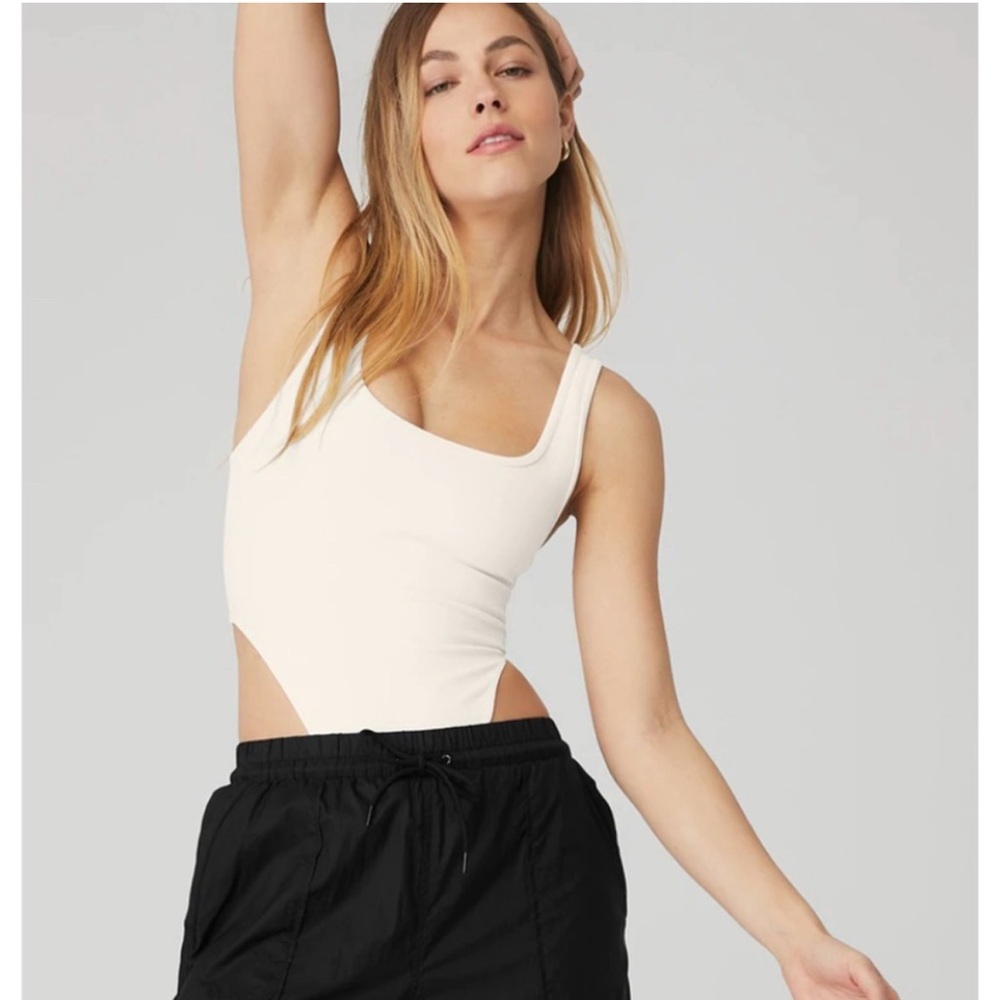 Alo yoga Airbrush Hot Shot Bodysuit ivory size small